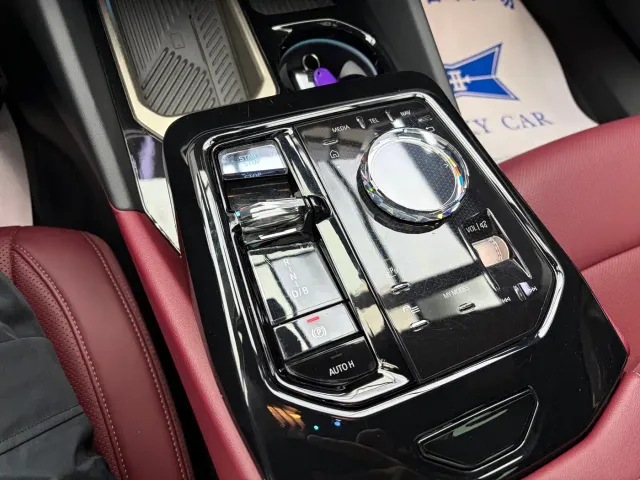 BMW i5 — Фото автомобиля 13
