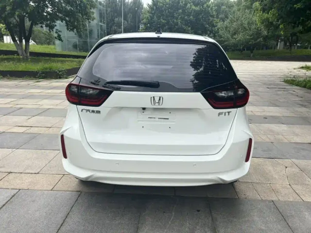 Honda Fit — Фото автомобиля 9