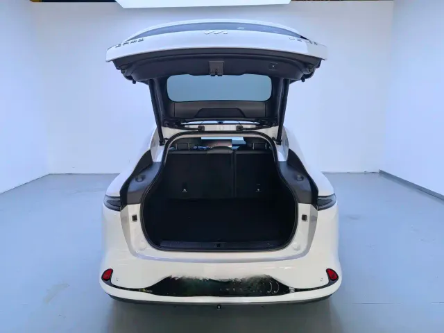 IM Motors LS6 — Фото автомобиля 8