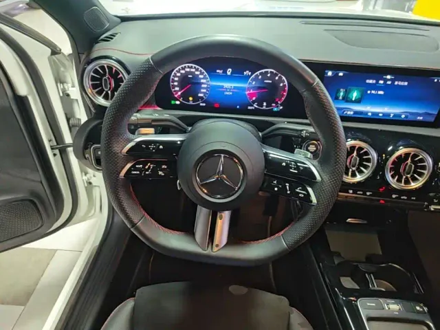 Mercedes-Benz A-Class — Фото автомобиля 10