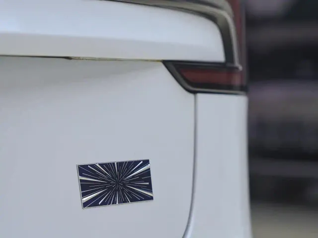 Tesla Model 3 — Фото автомобиля 11
