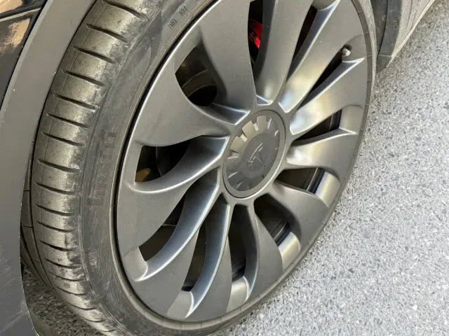 Tesla Model Y — Фото автомобиля 4