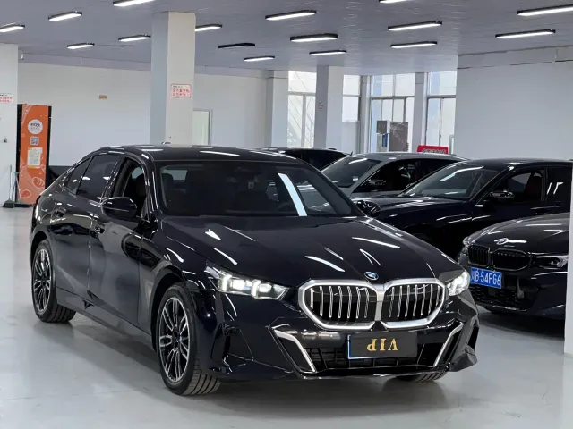 Фотография автомобиля — BMW 5 Series