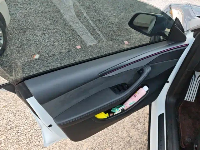 Tesla Model Y L — Фото автомобиля 7