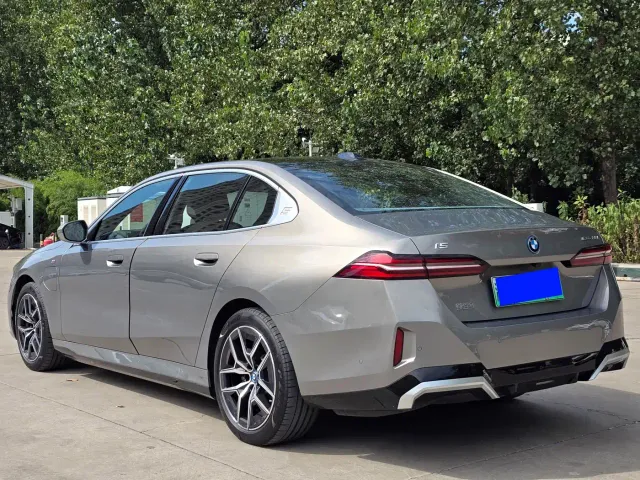 BMW i5 — Фото автомобиля 4
