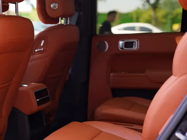 Li Auto L8 — Фото автомобиля 8