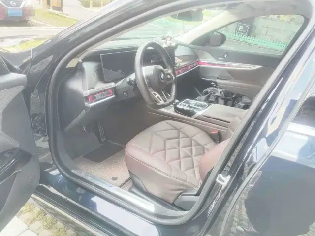 BMW 7 Series — Фото автомобиля 8