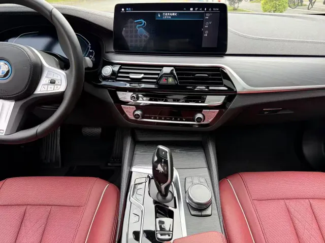 BMW 5 Series — Фото автомобиля 9