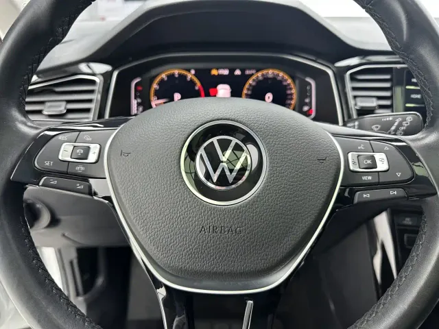 Volkswagen T-Roc — Фото автомобиля 13