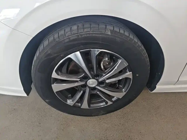 Changan Eado — Фото автомобиля 22