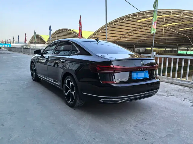 Volkswagen Passat — Фото автомобиля 4