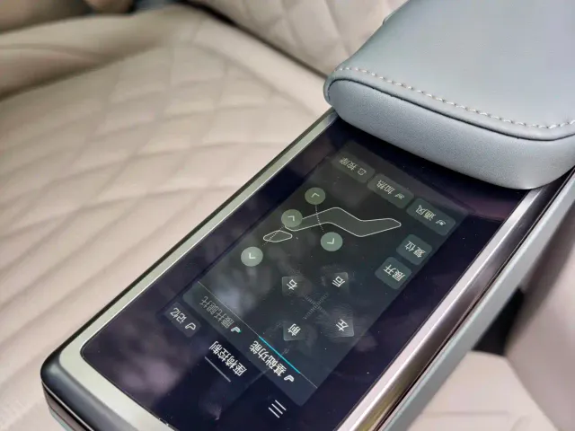 Maxus G90 — Фото автомобиля 17