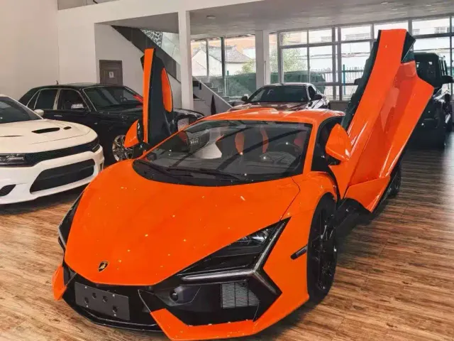 Фотография автомобиля — Lamborghini Revuelto