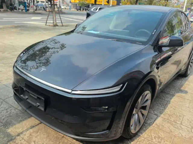 Фотография автомобиля — Tesla Model Y