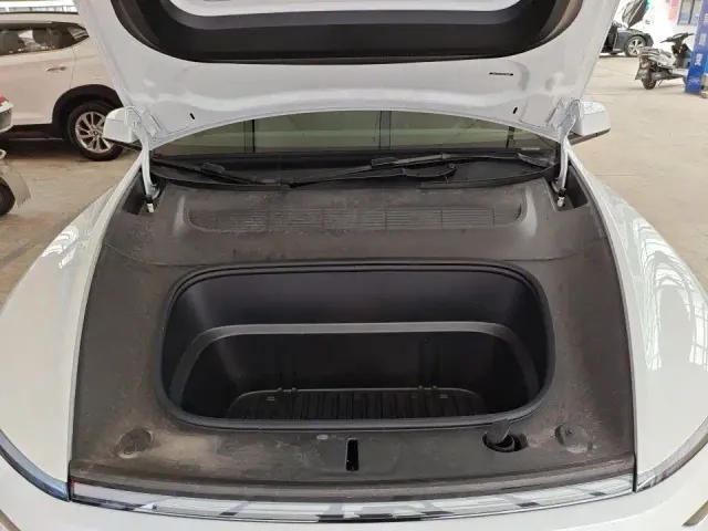Tesla Model Y — Фото автомобиля 9