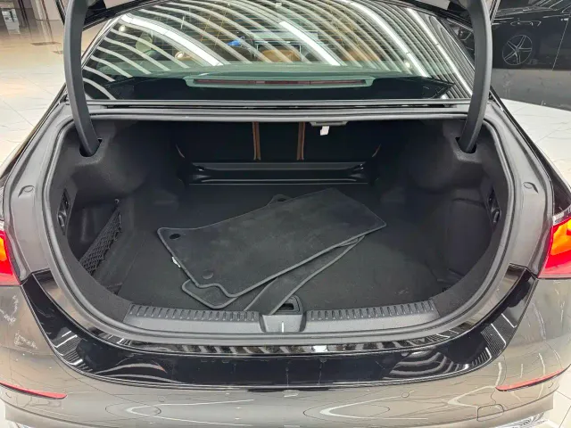 Mercedes-Benz E-Class — Фото автомобиля 14