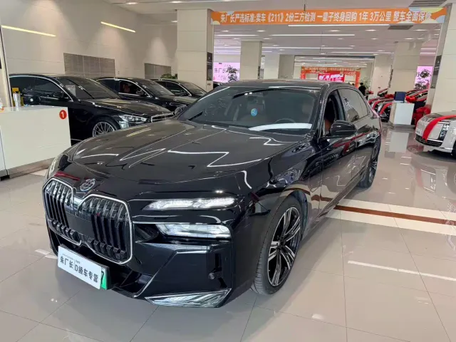 Фотография автомобиля — BMW i7