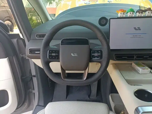 Li Auto MEGA — Фото автомобиля 10