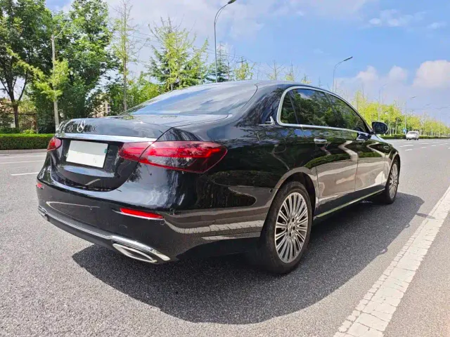 Mercedes-Benz E-Class — Фото автомобиля 4