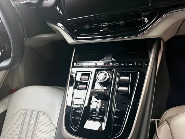 Aston Martin DBX — Фото автомобиля 9