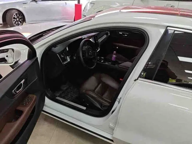 Volvo S60 — Фото автомобиля 3