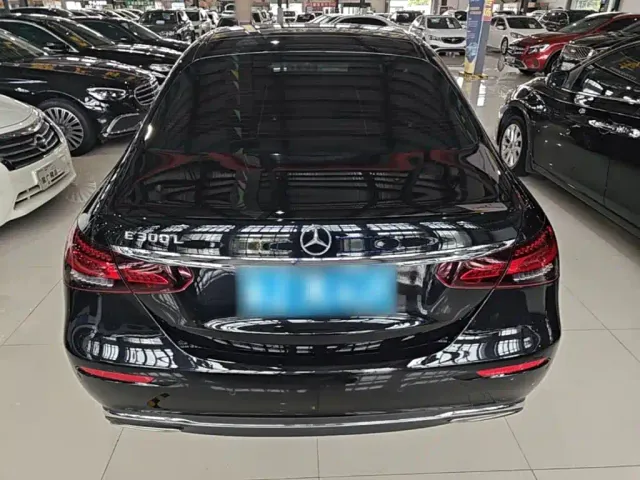 Mercedes-Benz E-Class — Фото автомобиля 5