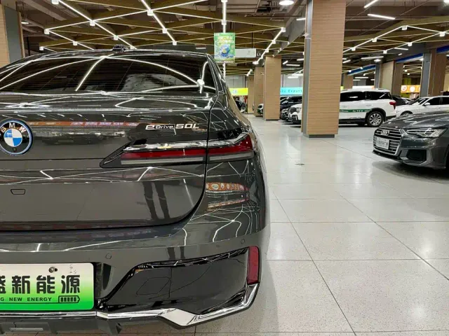 BMW i7 — Фото автомобиля 13