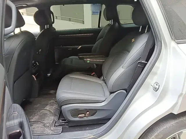 Dongfeng eπ 008 — Фото автомобиля 16