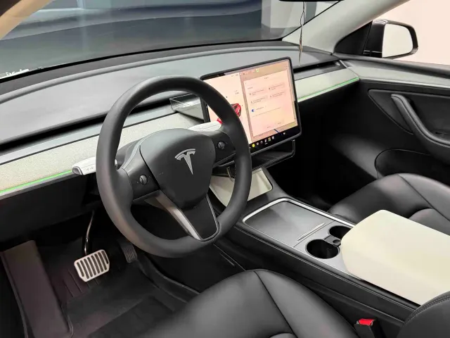 Tesla Model Y — Фото автомобиля 9