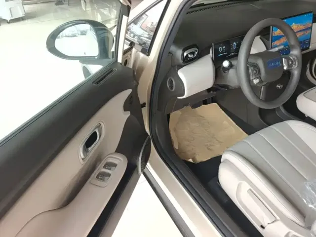 GAC Aion UT — Фото автомобиля 15