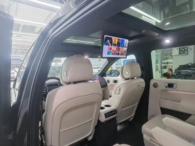 Li Auto L8 — Фото автомобиля 11