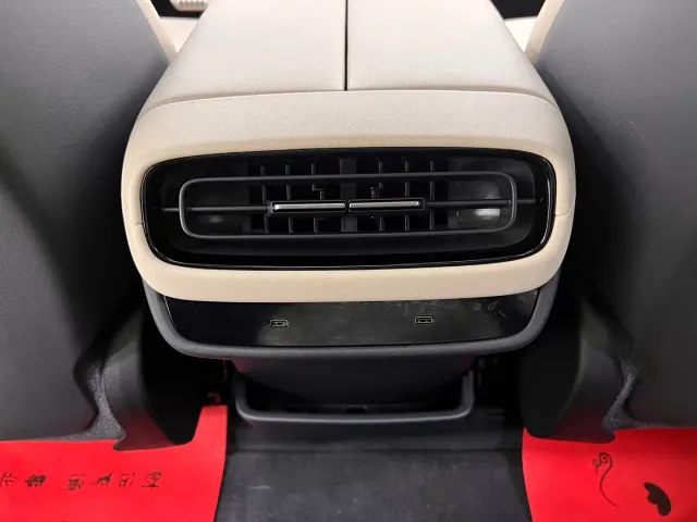 Xiaomi SU7 — Фото автомобиля 20