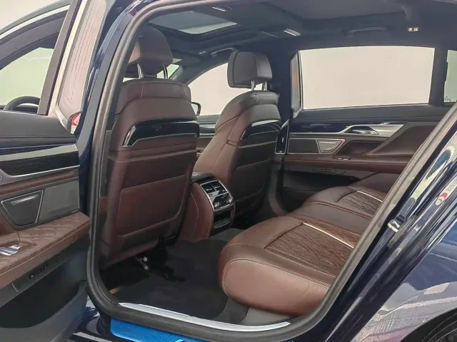 BMW 7 Series — Фото автомобиля 8