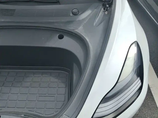 Tesla Model 3 — Фото автомобиля 19