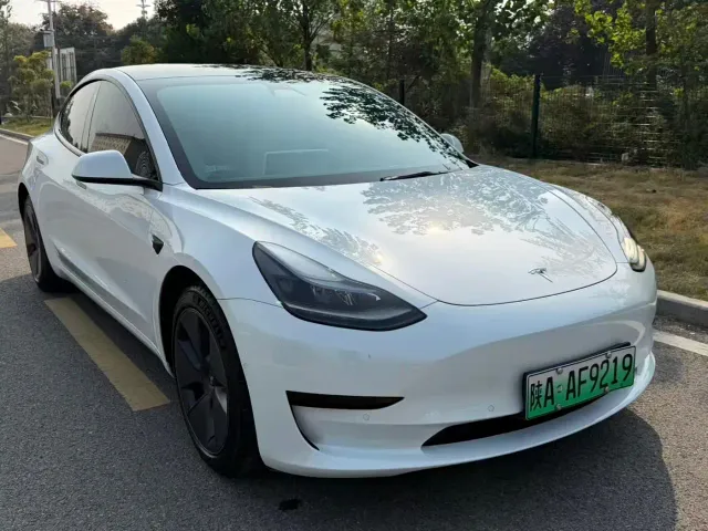 Tesla Model 3 — Фото автомобиля 3