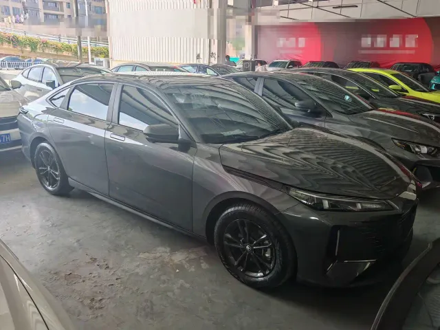 Changan Lamore — Фото автомобиля 2