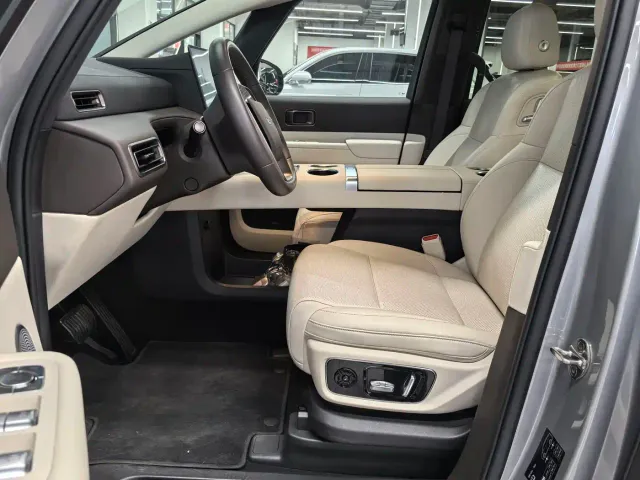 Li Auto MEGA — Фото автомобиля 4