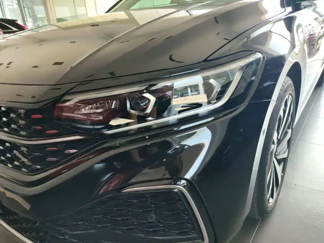 Volkswagen Passat — Фото автомобиля 23