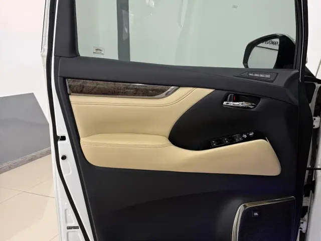 Toyota Alphard — Фото автомобиля 21