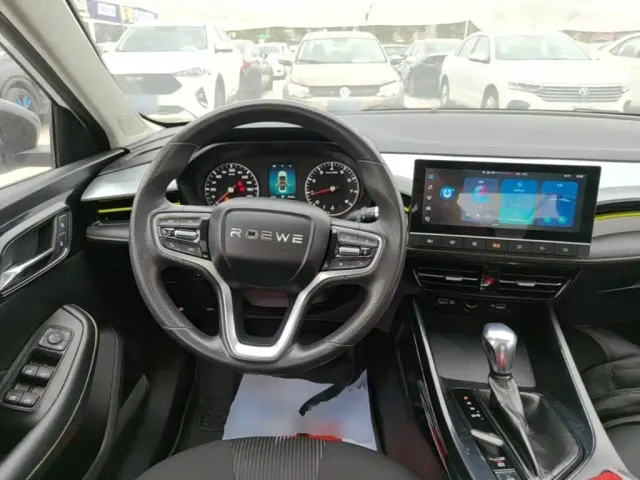 Roewe i5 — Фото автомобиля 10