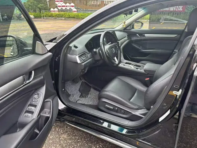 Honda Accord — Фото автомобиля 4