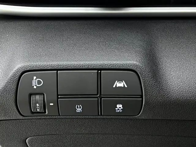 Hyundai Elantra 2022 1.5L CVT LUX Premium Edition — Фото автомобиля 12