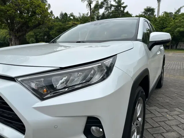 Toyota RAV4 — Фото автомобиля 8