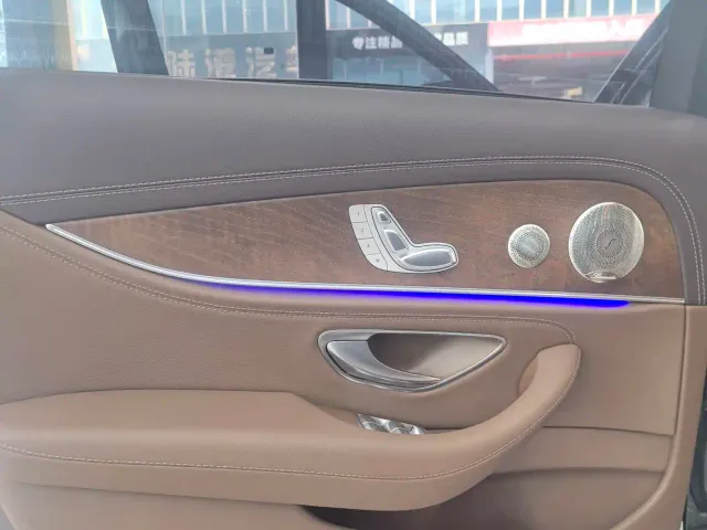 Mercedes-Benz E-Class — Фото автомобиля 14