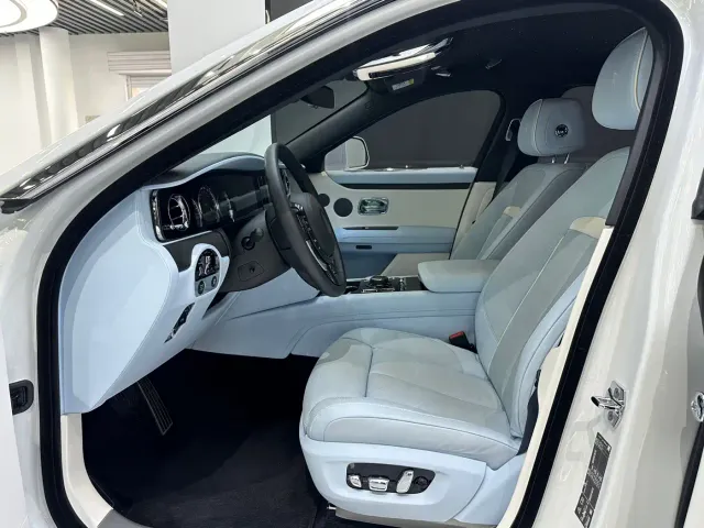 Rolls-Royce Ghost — Фото автомобиля 9