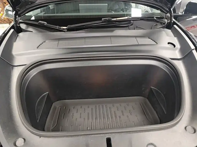 Tesla Model Y — Фото автомобиля 19