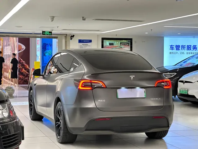Tesla Model Y — Фото автомобиля 5