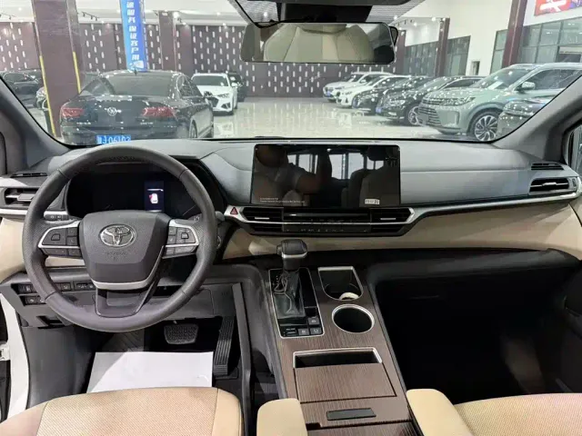 Toyota Granvia — Фото автомобиля 7