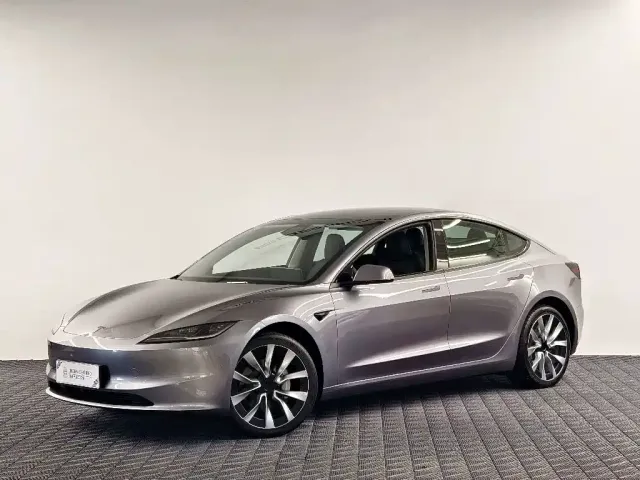 Фотография автомобиля — Tesla Model 3