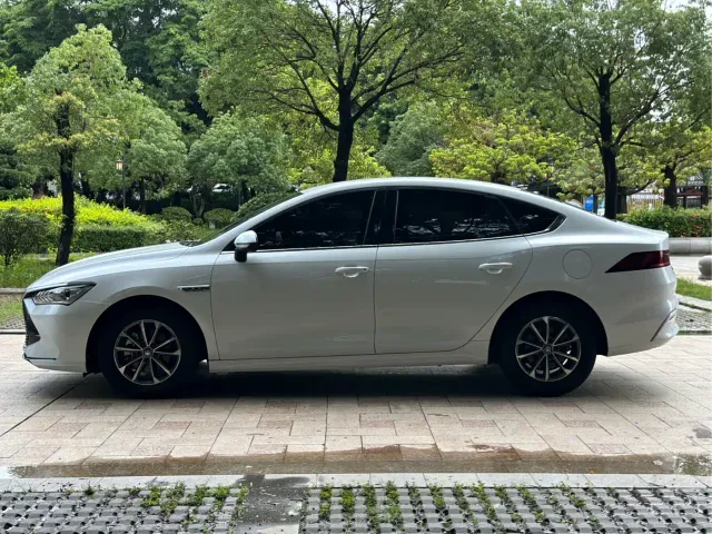 BYD Qin PLUS — Фото автомобиля 4